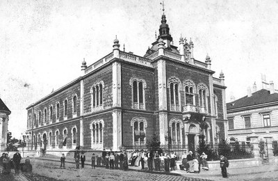 A crowd along the palace front, Bishop's Palace, Novi Sad, 1901
