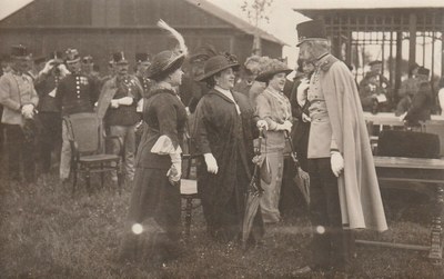 Military air show guests, Novi Sad, 1913