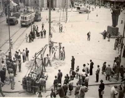 Sinking a pole on the main square, with the tram passing, Liberty Square, Novi Sad, 1911–1958