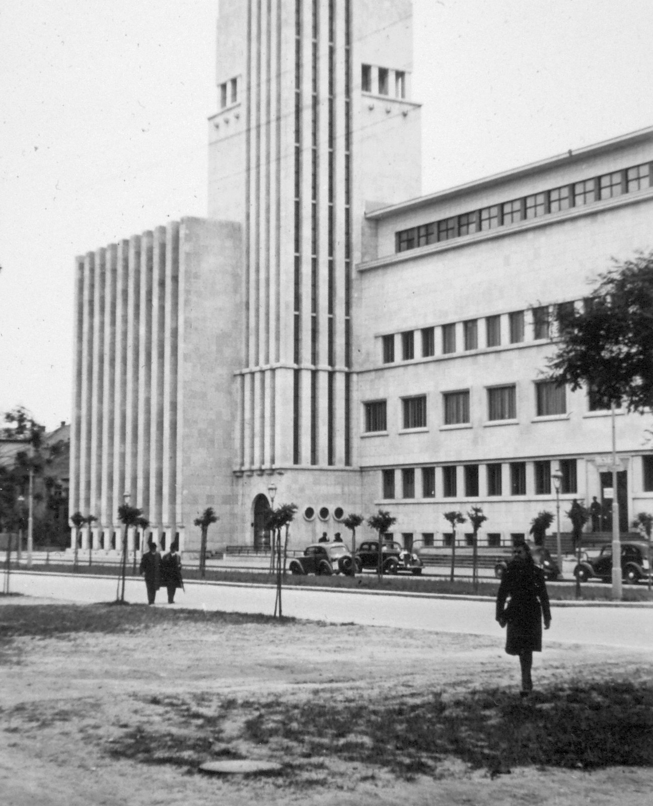 Close under the tower, Banovina Palace, Novi Sad, 1939–1945