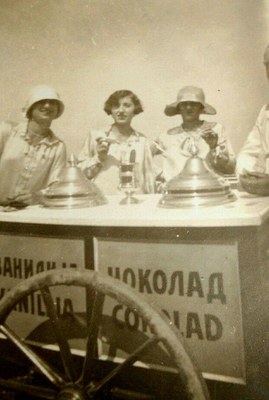 Novi Sad women enjoy ice cream, 1926