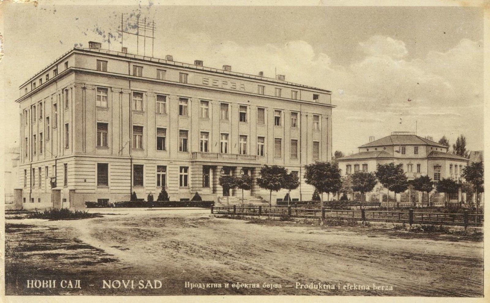 The unmade road across the front, Trg galerija, Novi Sad, 1933