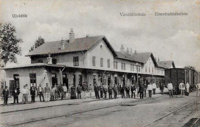 A line of men along the platform, The Old Railway Station, Novi Sad, 1900s