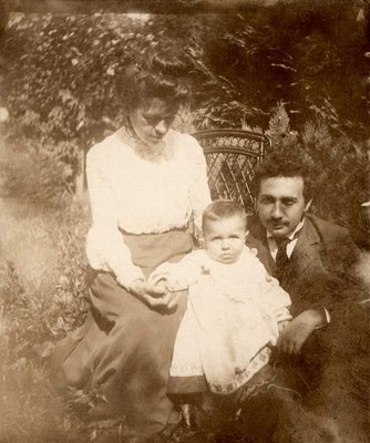 In the garden with a baby, Novi Sad, 1904–1911