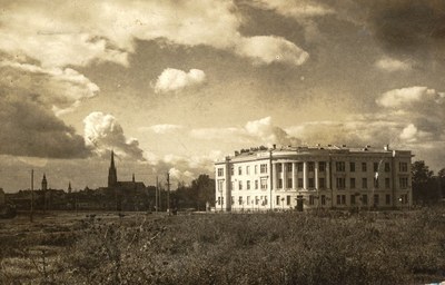 Colonnaded block on open ground, Novi Sad, 1930–1960
